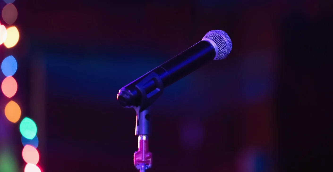 Atmung, Stimmführung, Mikrofon: So richten Sie Ihre Stimme auf den großen Saal